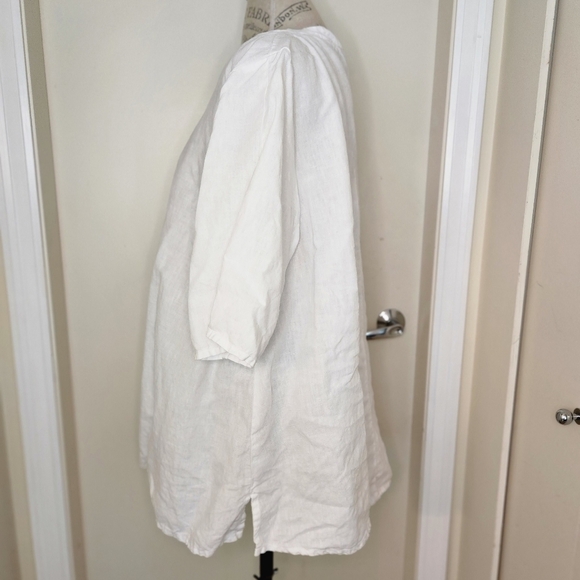 Toni T white linen tunic top - Picture 2 of 9